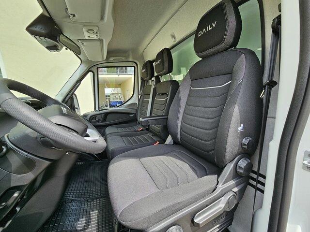 Box van IVECO Daily 35S18A8 3.0 Hi-Matic Koffer LBW 750 LED