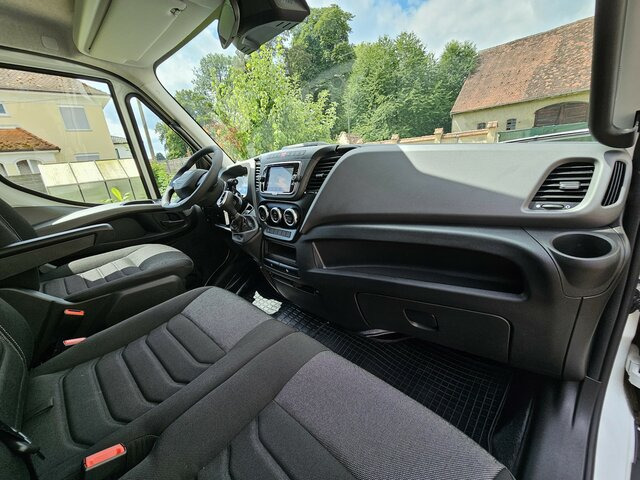 Box van IVECO Daily 35S18A8 3.0 Hi-Matic Koffer LBW 750 LED