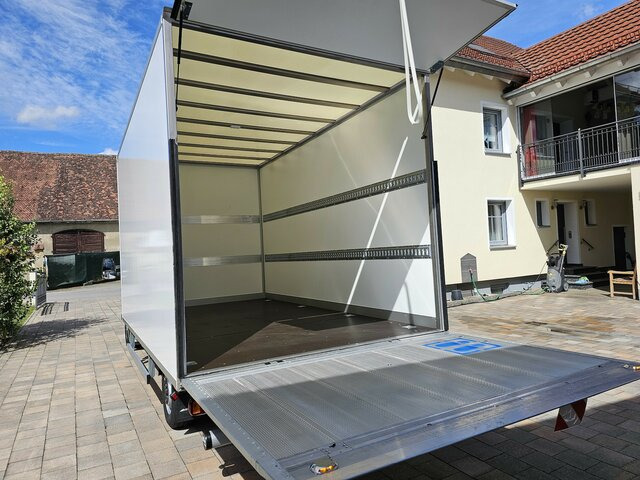 Box van IVECO Daily 35S18A8 3.0 Hi-Matic Koffer LBW BÄR LED