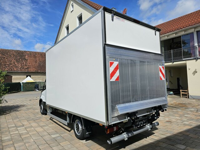 Box van IVECO Daily 35S18A8 3.0 Hi-Matic Koffer LBW BÄR LED