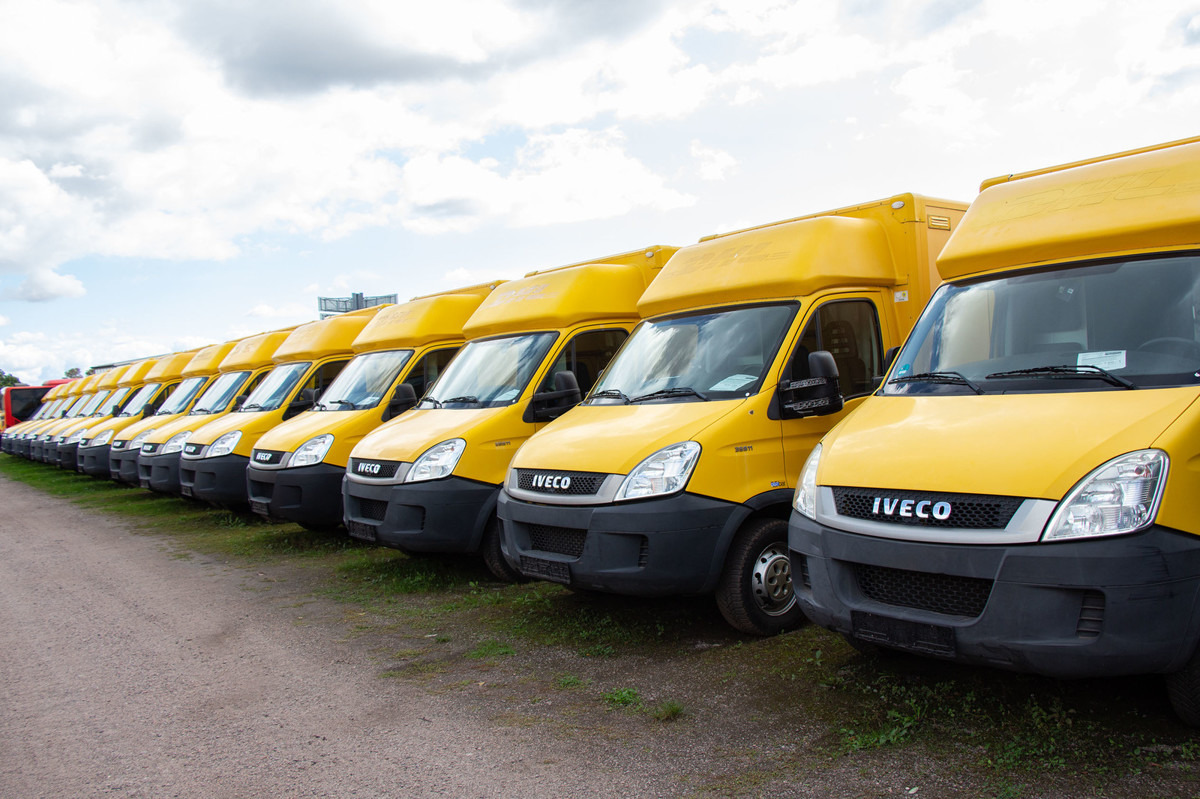 Box van IVECO Daily 35 S11 C30C AUTOMATIK KAMERA MAXI Regale L