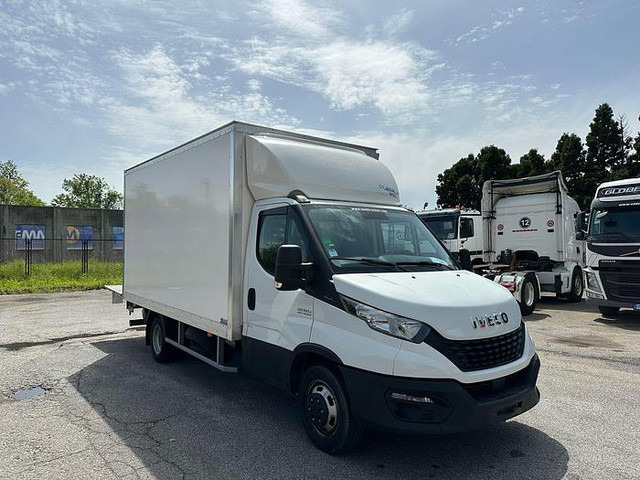 Box van Iveco 35C16