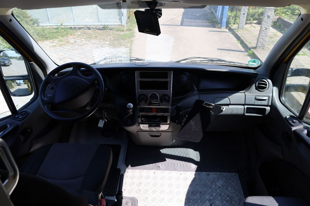 Box van Iveco C30C Daily KURZ/ Regalsystem/ Koffer/Luftfeder