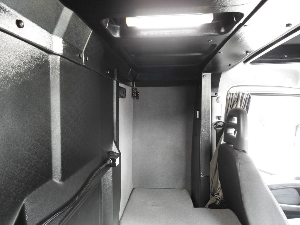 Box van Iveco DAILY 70C18 KOFFER AUFZUG 14 PALETTEN WEBASTO