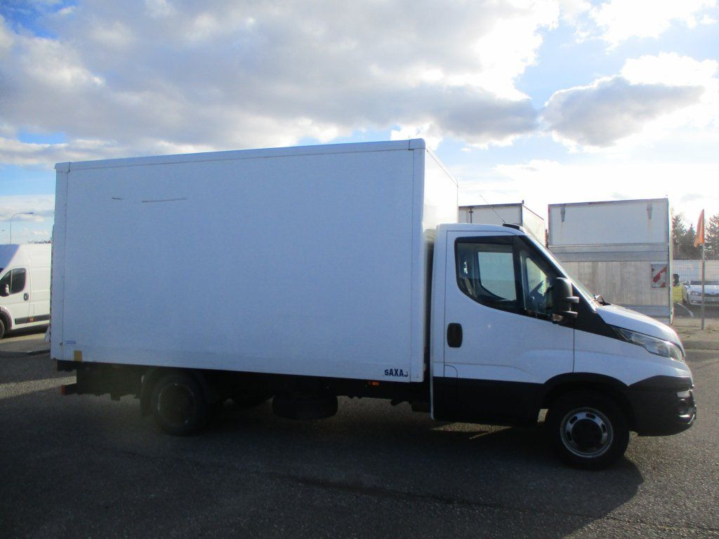 Box van Iveco Daily 35C15