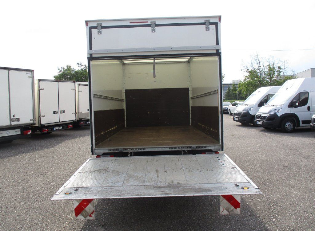 Box van Iveco Daily 35S16 mit LBW