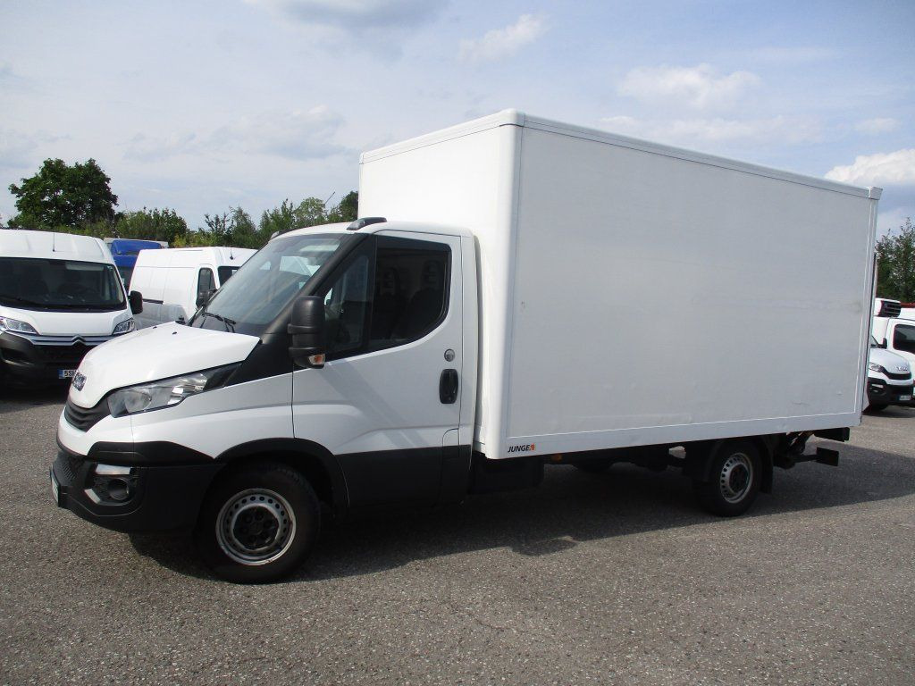 Box van Iveco Daily 35S16 mit LBW