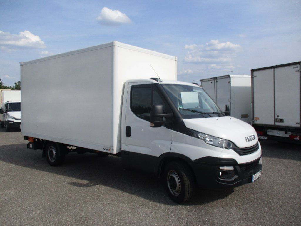 Box van Iveco Daily 35S16 mit LBW