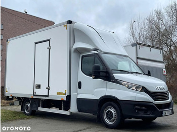 Box van Iveco Daily 35S18H Container mit 8 Paletten und einem 750-kg-Aufzug