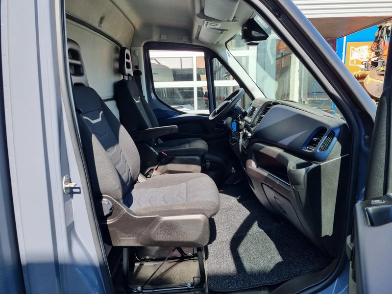 Box van Iveco Daily 50C18 Koffer Hi Matic Euro 6 GVW 3500 KG