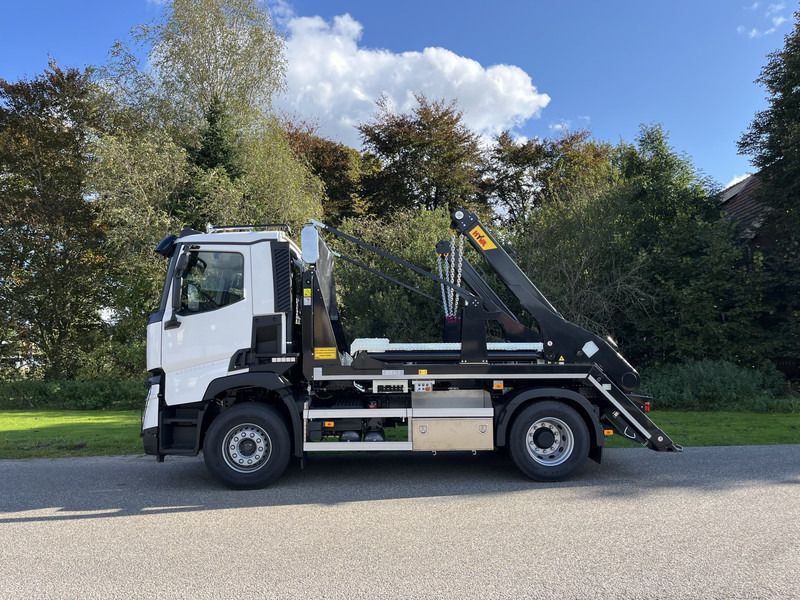 Skip loader on Truck1