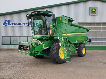 Combine harvester JOHN DEERE T670