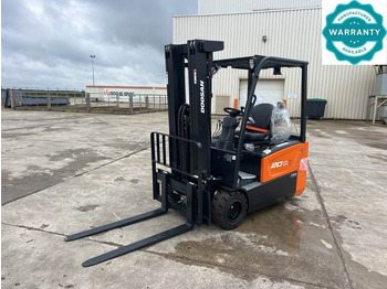 Electric forklift DOOSAN