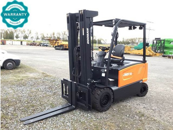 Electric forklift DOOSAN