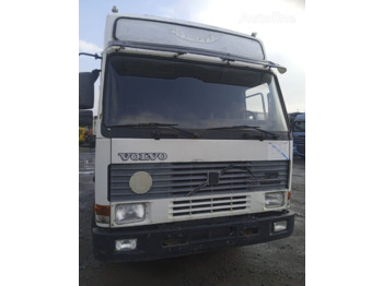 Tractor unit VOLVO FL10