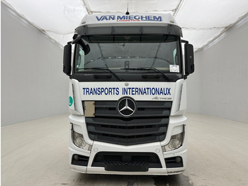 Tractor unit Mercedes-Benz Actros 1942: picture 2