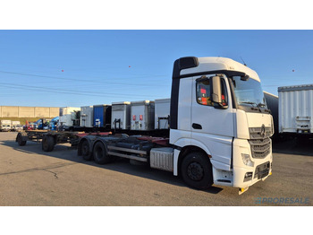 Container transporter/ Swap body truck MERCEDES-BENZ Actros 2546