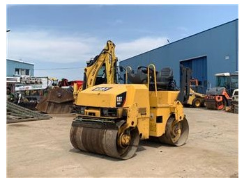 Road roller CATERPILLAR CB24