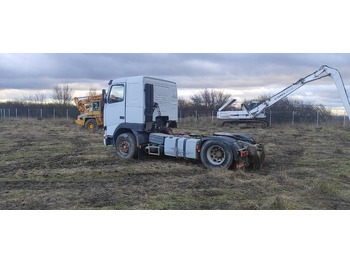 Tractor unit Volvo FH12 380: picture 4