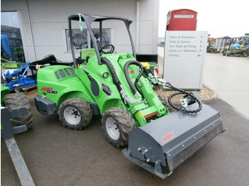 Compact loader AVANT