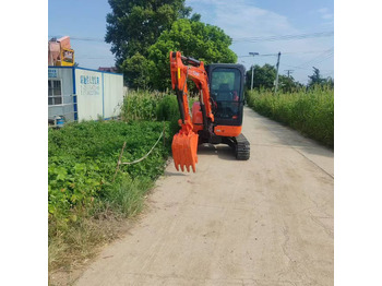 Mini excavator KUBOTA U35: picture 2