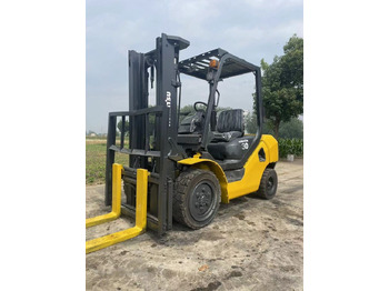 Diesel forklift Komatsu FD30: picture 3