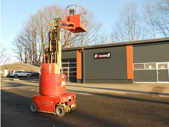 Vertical mast lift JLG