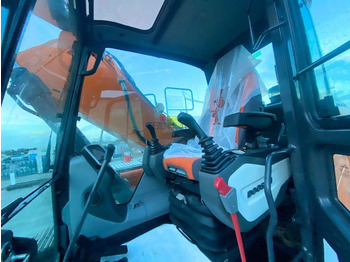Crawler excavator Doosan DX 225 LC: picture 5