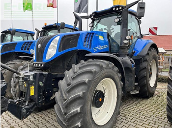 Farm tractor NEW HOLLAND T8