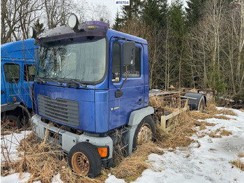 Cab chassis truck MAN 18.284