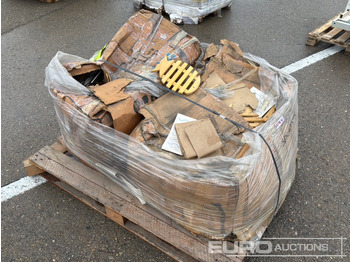 Construction equipment Pallet of Various Wooden Pot Stands: picture 2