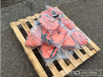 Construction equipment Unused Coval Pallet of Various Chainsaw Backpacks: picture 3