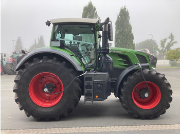 Farm tractor FENDT 824 Vario