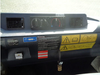 Farm tractor Mercedes U400: picture 3