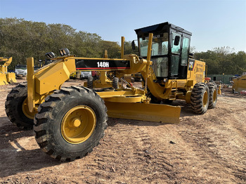 Grader CATERPILLAR 140H