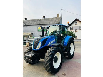 Farm tractor NEW HOLLAND T5