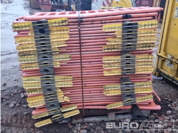 Construction equipment Bundle of Plastic Barriers: picture 4