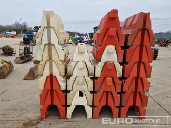 Construction equipment Bundle of Water Filled Barriers: picture 2