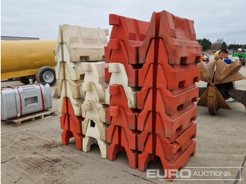 Construction equipment Bundle of Water Filled Barriers: picture 3