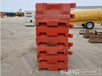 Construction equipment Bundle of Water Filled Barriers: picture 4