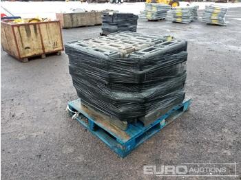 Construction equipment Pallet of Rubber Bases to suit Heras Fencing: picture 1