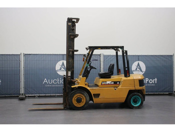 Diesel forklift CATERPILLAR DP