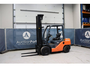 Diesel forklift TOYOTA FDF 30