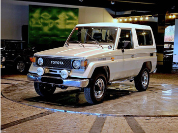 Car TOYOTA Land Cruiser