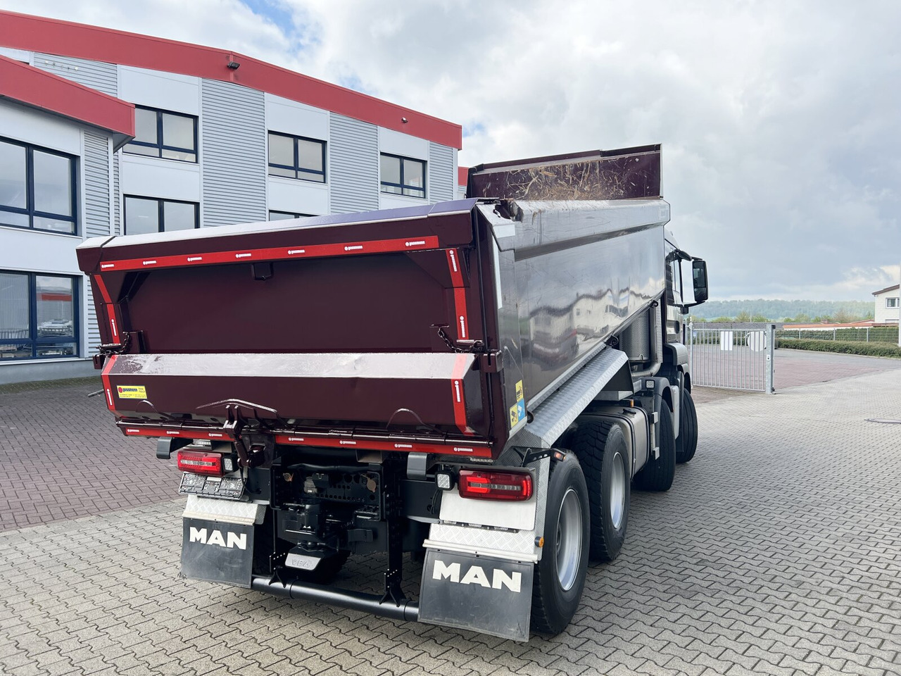 Leasing of MAN TGS 35.500 8X6H BL TGS 35.500 8X6H BL, HydroDrive, PriTarder, Stahlmulde ca. 14m³, hydr. Heckklappenöffnung MAN TGS 35.500 8X6H BL TGS 35.500 8X6H BL, HydroDrive, PriTarder, Stahlmulde ca. 14m³, hydr. Heckklappenöffnung: picture 9