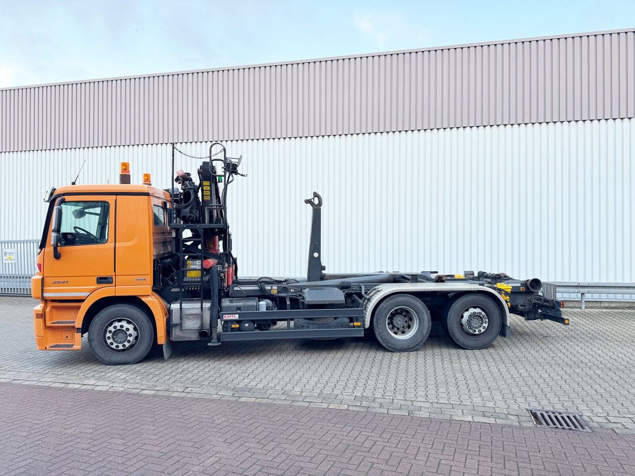 Hook lift truck, Crane truck Mercedes-Benz Actros 2541 L 6x2 Actros 2541 L 6x2, Lenkachse, Meiller RK 20.65, Kran Palfinger PK 14002-EH, Funk: picture 11