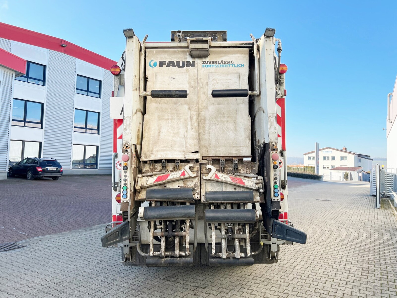 Leasing of Mercedes-Benz Econic 2629 LL 6x2/4 NLA Econic 2629 LL 6x2/4 NLA, EEV, Lenkachse, FAUN Rotopress 520 L, Zöller-Schüttung Mercedes-Benz Econic 2629 LL 6x2/4 NLA Econic 2629 LL 6x2/4 NLA, EEV, Lenkachse, FAUN Rotopress 520 L, Zöller-Schüttung: picture 11