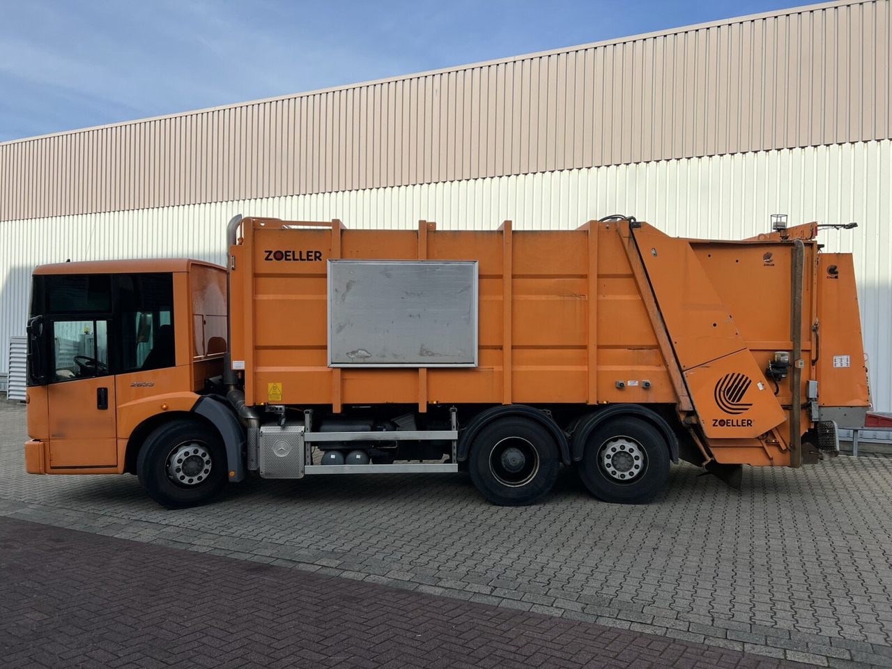 Leasing of Mercedes-Benz Econic 2633 L 6x2/4 NLA Econic 2633 L 6x2/4 NLA, Lenkachse, Zöller Medium XL, Zöller-Schüttung Mercedes-Benz Econic 2633 L 6x2/4 NLA Econic 2633 L 6x2/4 NLA, Lenkachse, Zöller Medium XL, Zöller-Schüttung: picture 12