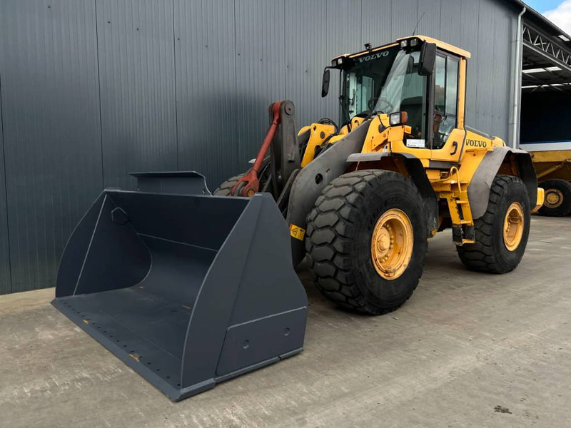 Wheel loader Volvo L110F: picture 1