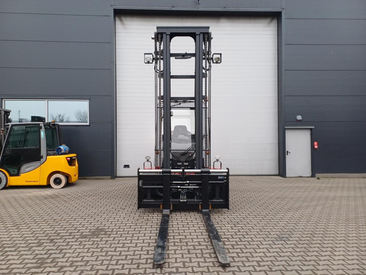 Electric forklift Kalmar ECF80-9: picture 6